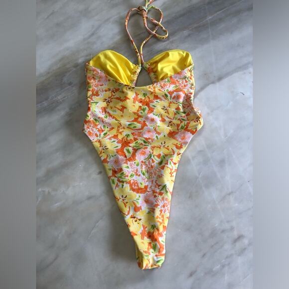 Princess Polly fern yellow floral one piece swimsuit US size 0 - Picture 3 of 5